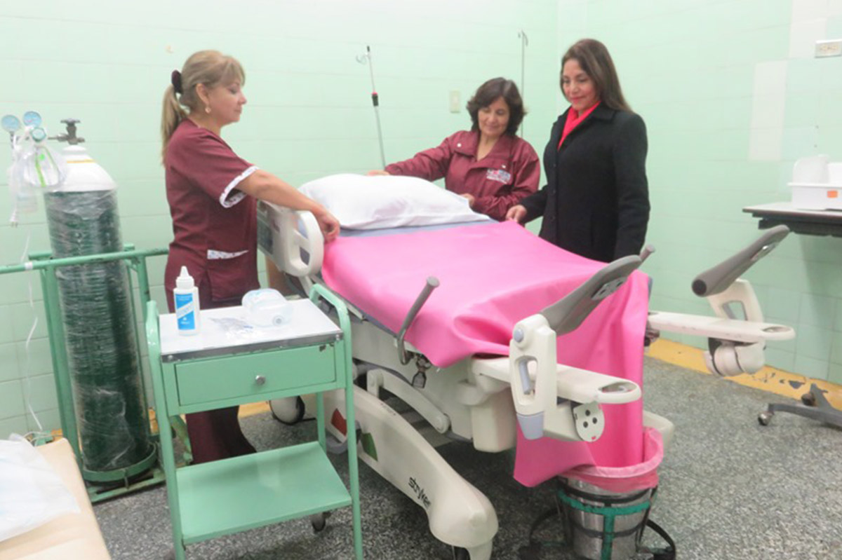 Donación de camas y mesas hospitalarias de examen, a los Establecimientos de Salud
