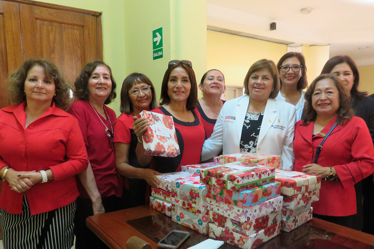 Ministra de Salud, dió saludo por el Día de la Secretaria