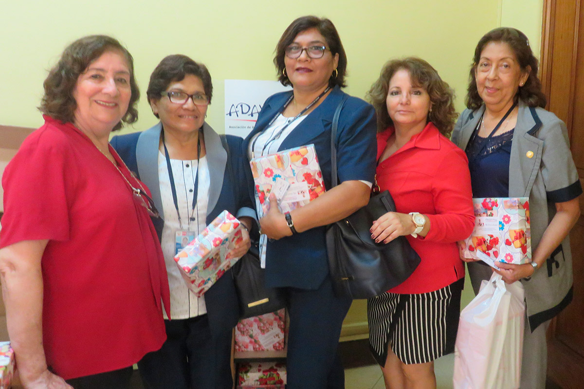 Ministra de Salud, dió saludo por el Día de la Secretaria