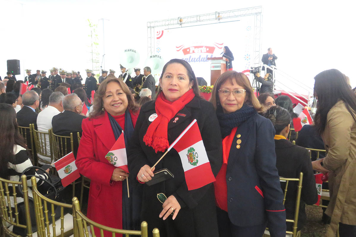 Ministra de salud, saluda a trabajadores al conmemorarse el 198° Aniversario de la Independencia.